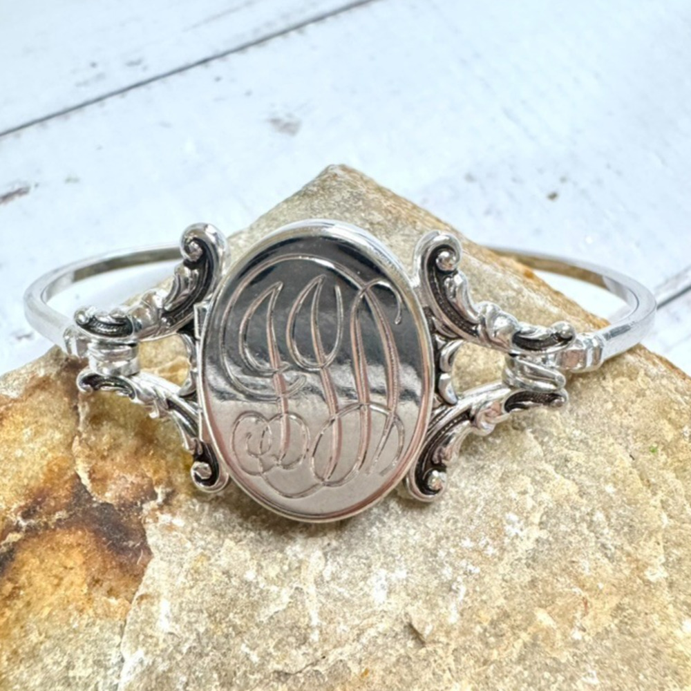 Vtg Avon Bangle Locket Yesterday's Memories Silver Tone Monogrammed Bracelet